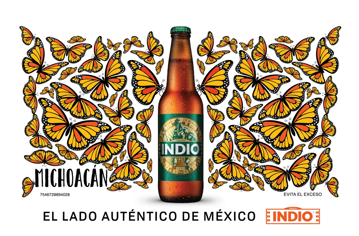 Cartelera de Cerveza Indio para Michoacán: mariposas monarca alrededor de una botella.